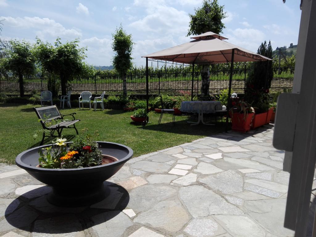 Casa Badinot Guest House Diano d'Alba Luaran gambar